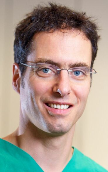 Dr. Thomas Zitzelsberger Fachzahnarzt Für Oralchirurgie Team - Praxis f. Mund-, Kiefer- und Gesichtschirurgie / Oralchirurgie